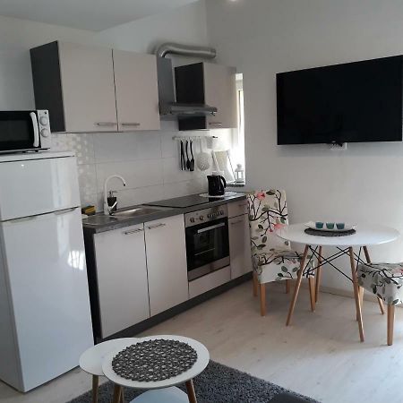 Dajven Hotel Póla Kültér fotó