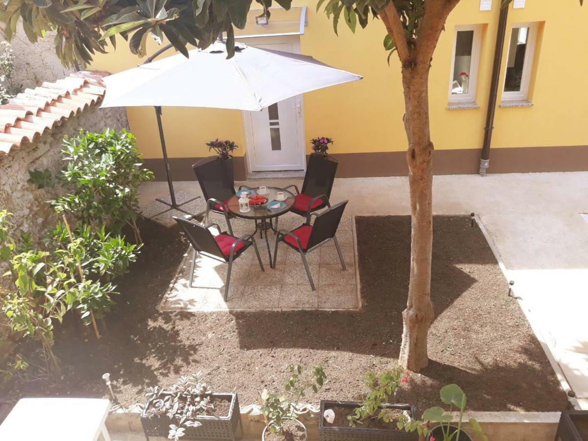 Dajven Hotel Póla Kültér fotó