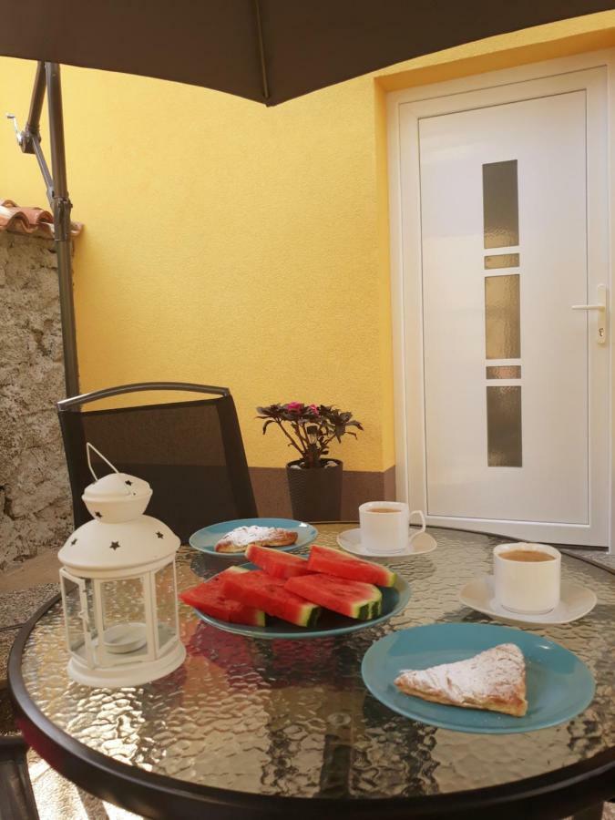 Dajven Hotel Póla Kültér fotó